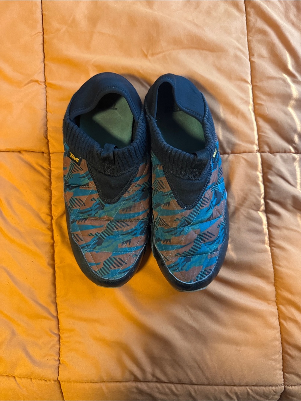 Men Slip-On Quilted Shoes in Teal & Brown